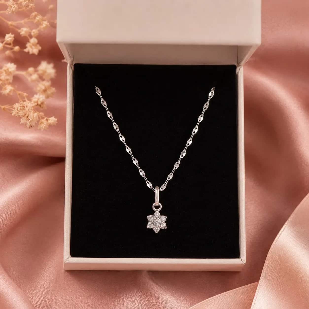 Collar Flor Blanca